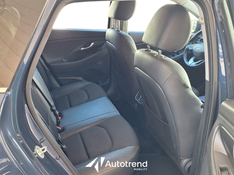 Hyundai i30 Station Wagon usata a Bari (14)