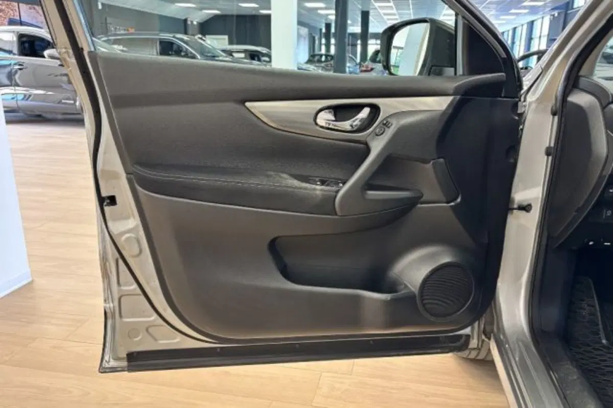 Nissan Qashqai usata a Latina (12)