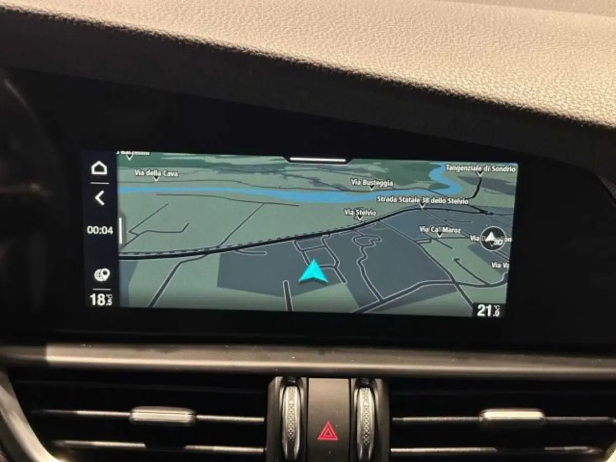 Alfa Romeo Giulia nuova a Sondrio (16)