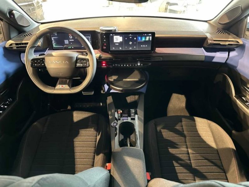 Lancia Ypsilon nuova a Sondrio (11)