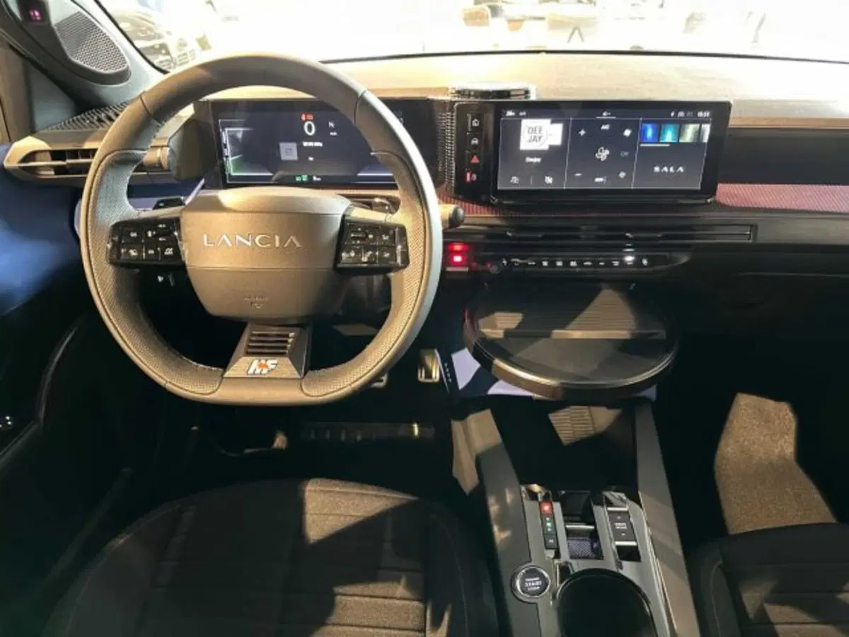 Lancia Ypsilon nuova a Sondrio (12)