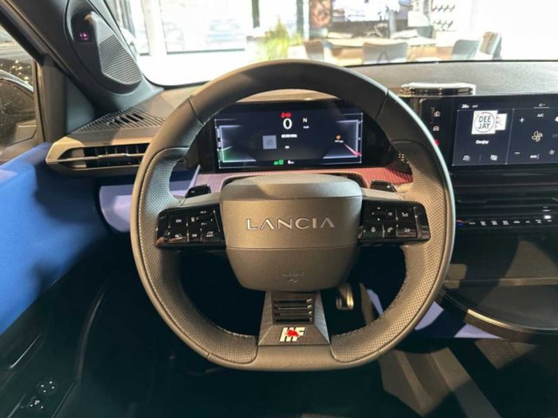 Lancia Ypsilon nuova a Sondrio (14)