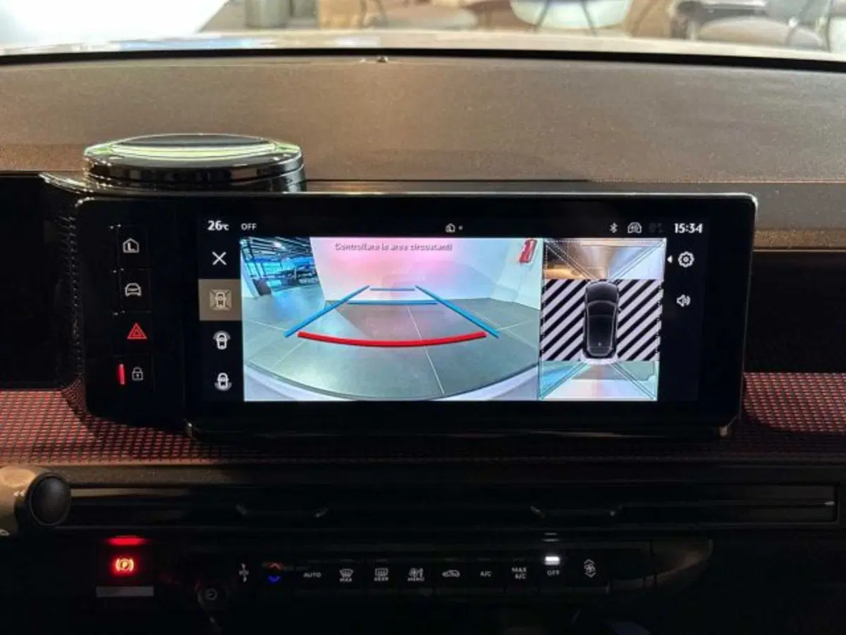 Lancia Ypsilon nuova a Sondrio (16)