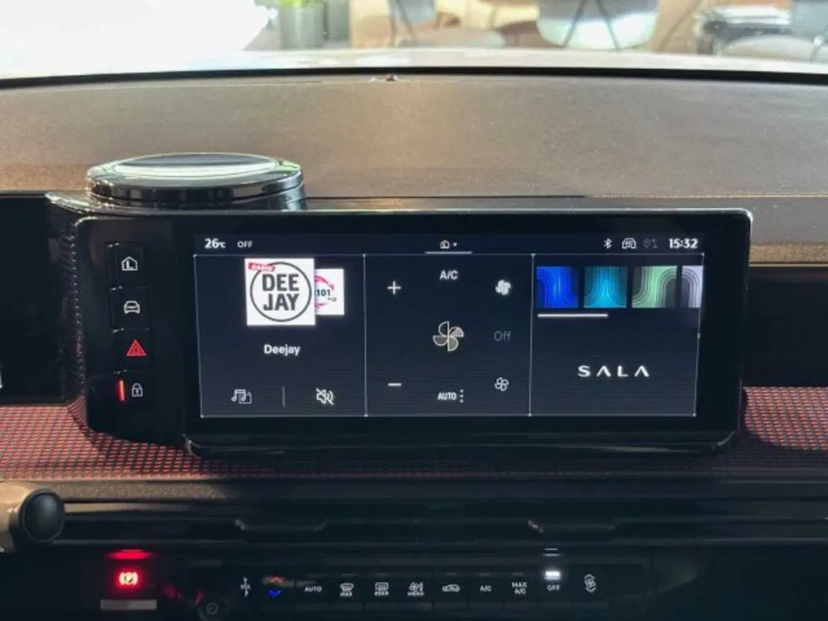 Lancia Ypsilon nuova a Sondrio (17)