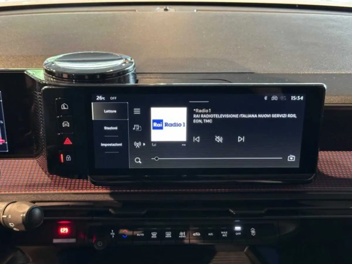 Lancia Ypsilon nuova a Sondrio (18)
