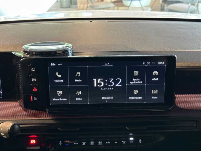 Lancia Ypsilon nuova a Sondrio (20)