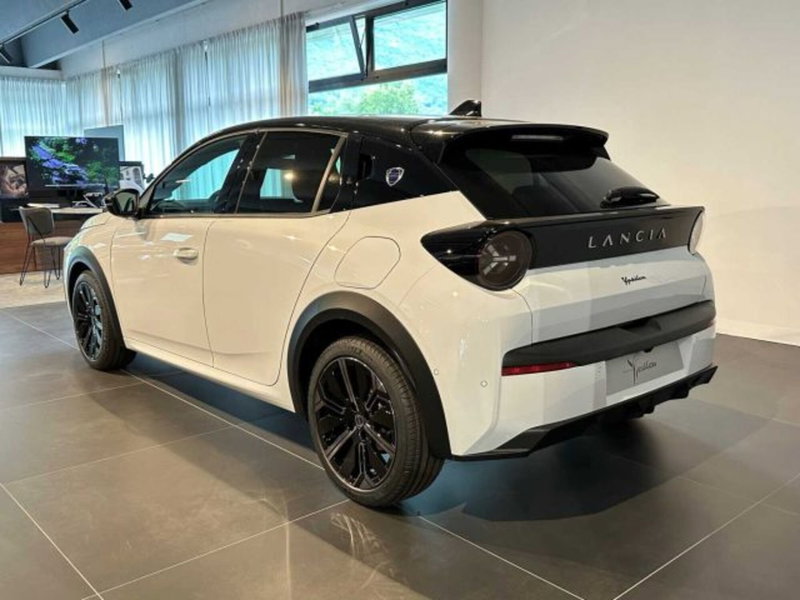 Lancia Ypsilon nuova a Sondrio (3)