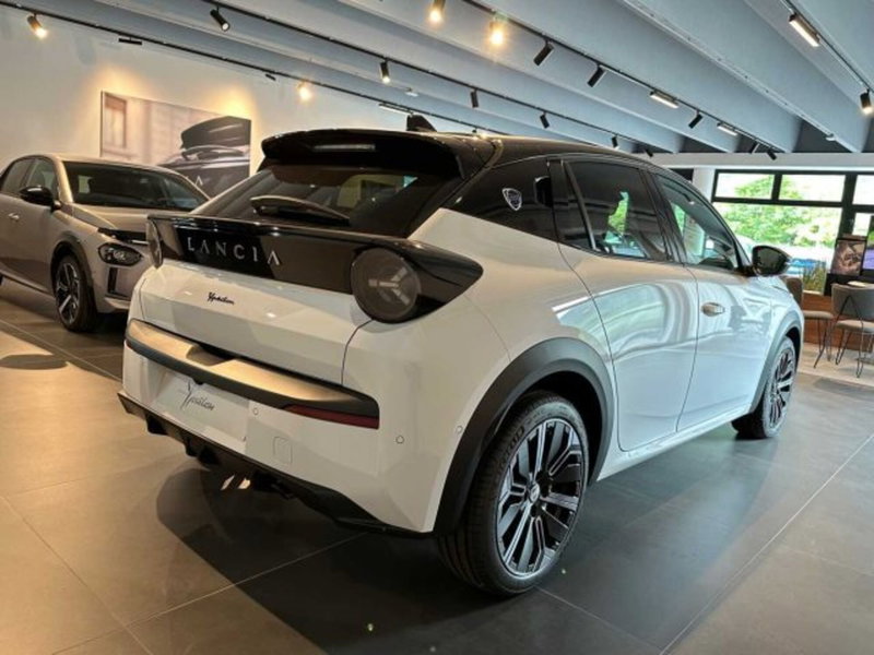 Lancia Ypsilon nuova a Sondrio (4)