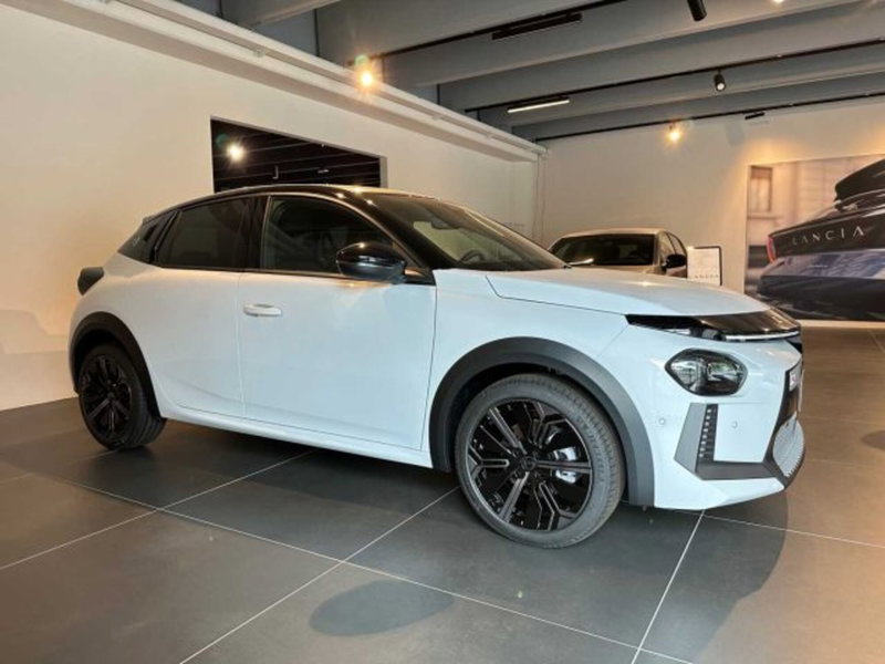 Lancia Ypsilon nuova a Sondrio (5)