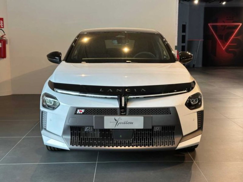 Lancia Ypsilon nuova a Sondrio (7)