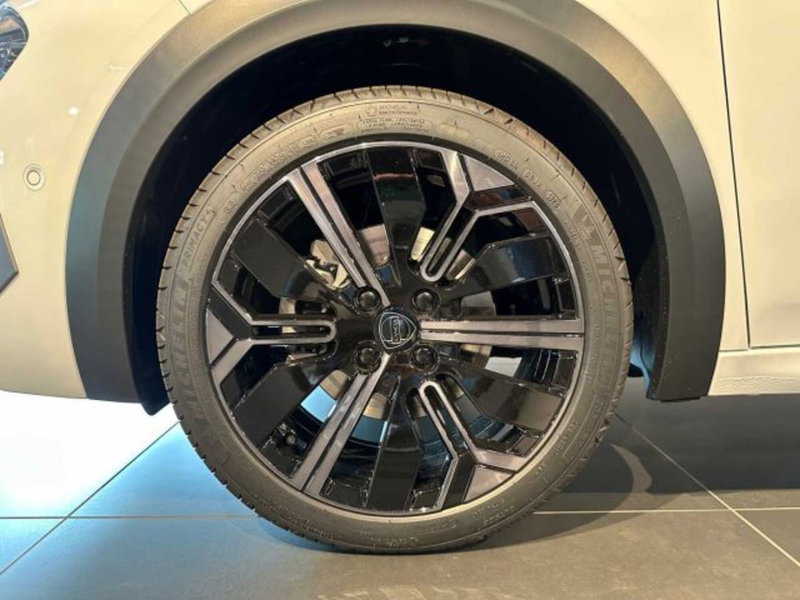 Lancia Ypsilon nuova a Sondrio (8)