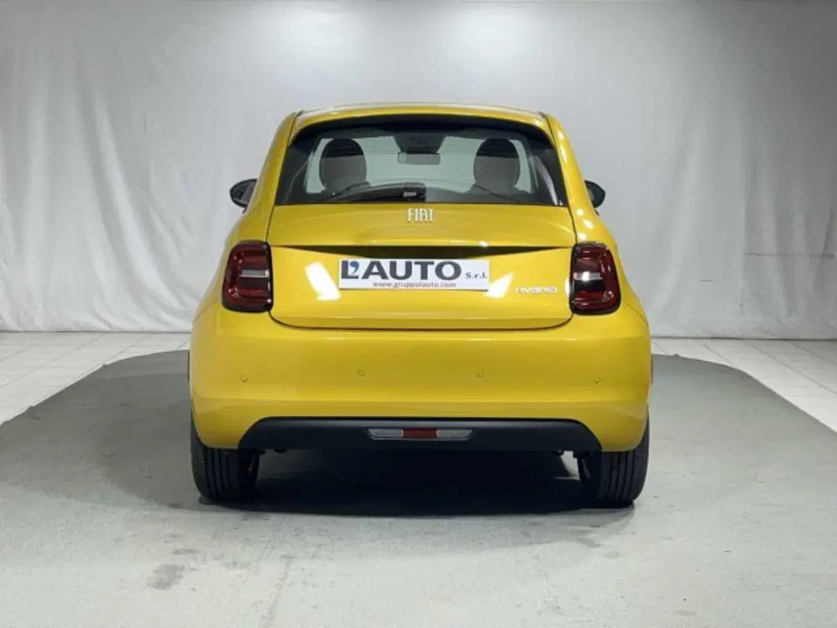 Fiat 500 nuova a Sondrio (3)