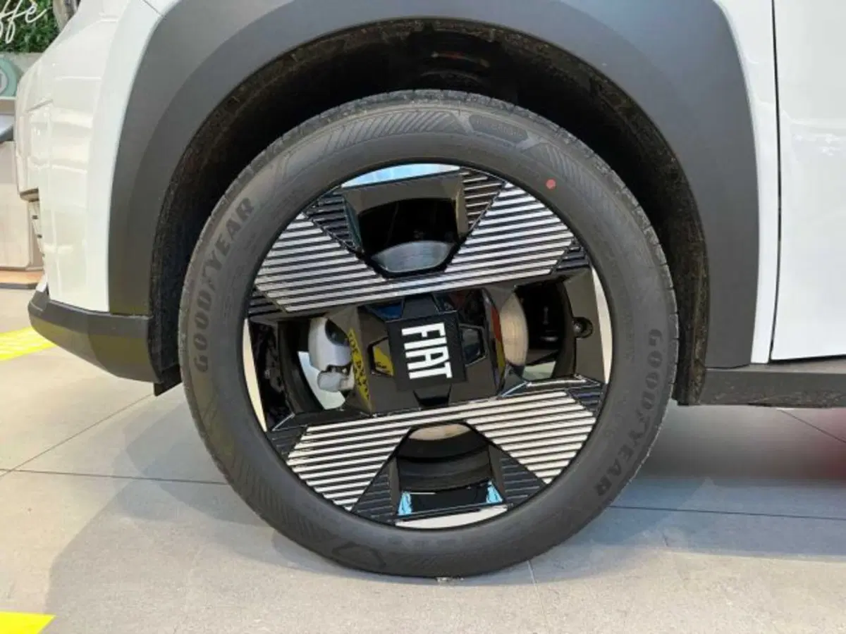 Fiat Grande Panda nuova a Sondrio (9)