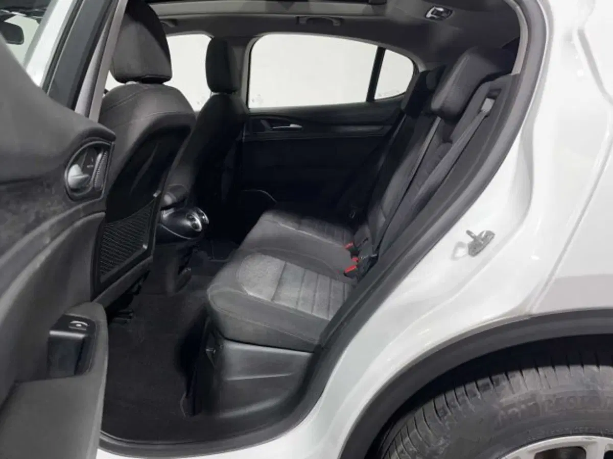 Alfa Romeo Stelvio usata a Sondrio (11)