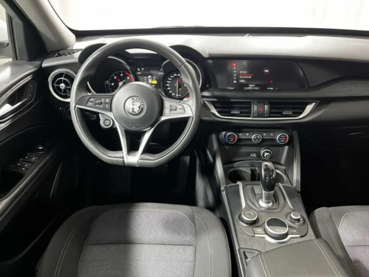 Alfa Romeo Stelvio usata a Sondrio (13)