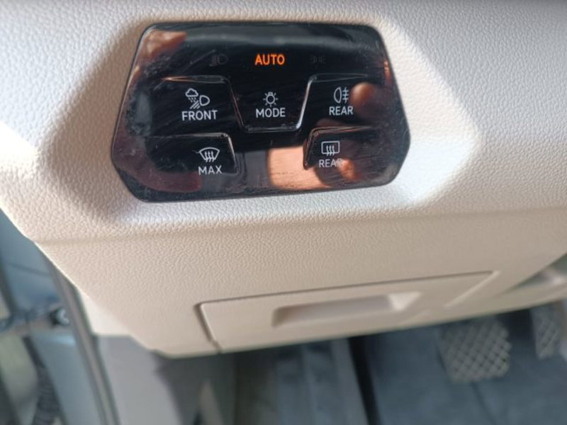 Volkswagen Multivan usata a Vicenza (18)