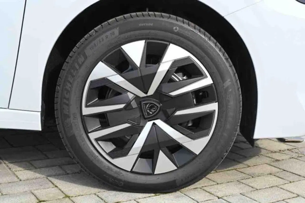 Peugeot 208 nuova a Torino (10)