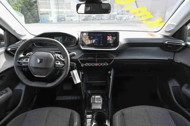 Peugeot 208 nuova a Torino (11)