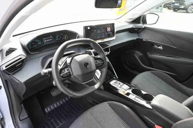 Peugeot 208 nuova a Torino (12)