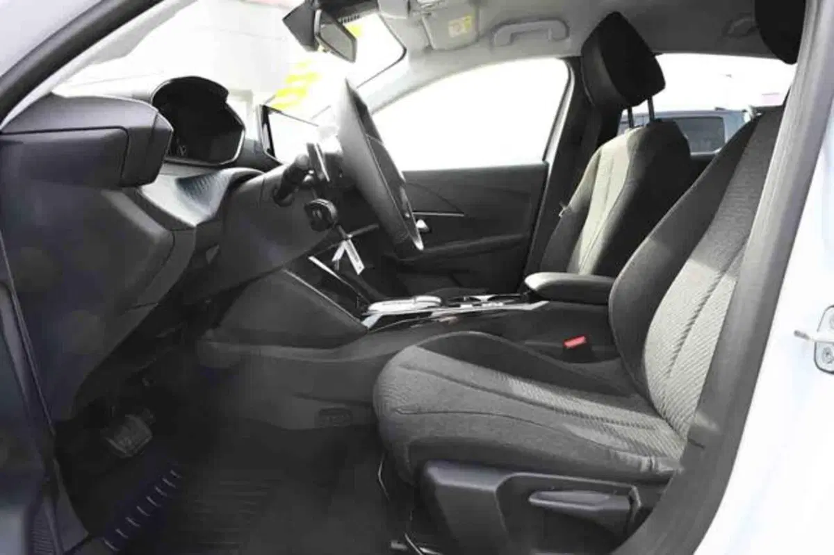 Peugeot 208 nuova a Torino (13)