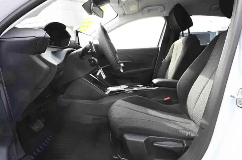 Peugeot 208 nuova a Torino (13)