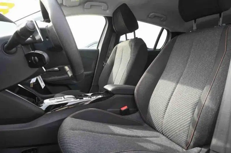 Peugeot 208 nuova a Torino (14)