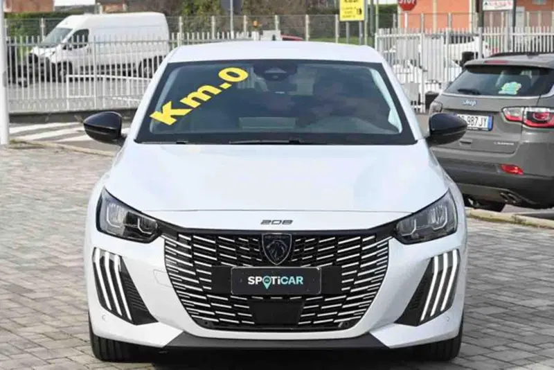 Peugeot 208 nuova a Torino (2)