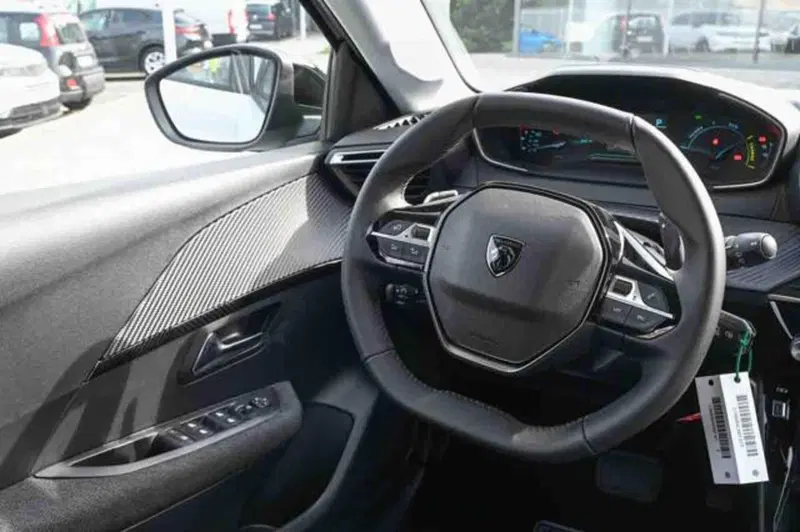 Peugeot 208 nuova a Torino (20)