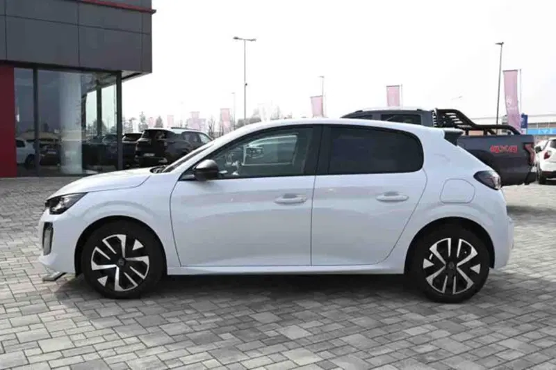 Peugeot 208 nuova a Torino (4)