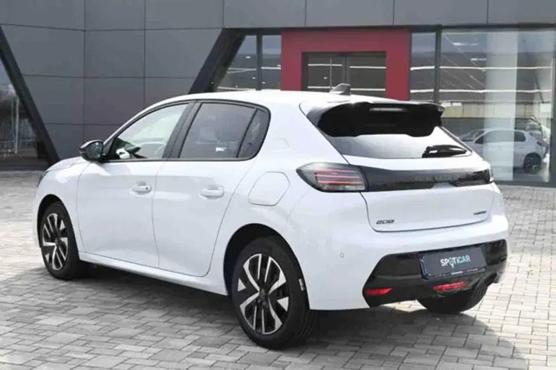Peugeot 208 nuova a Torino (7)