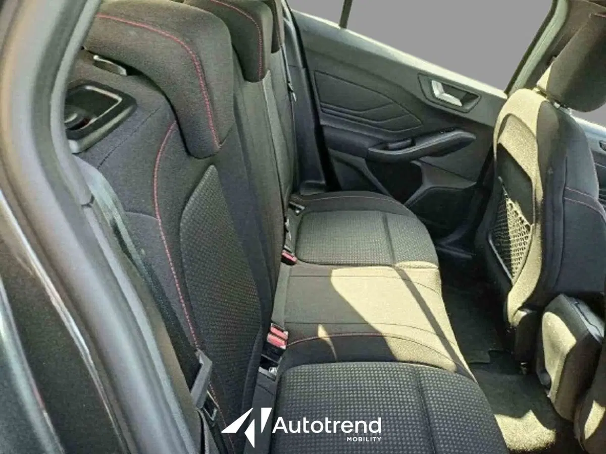 Ford Focus Station Wagon usata a Bari (8)