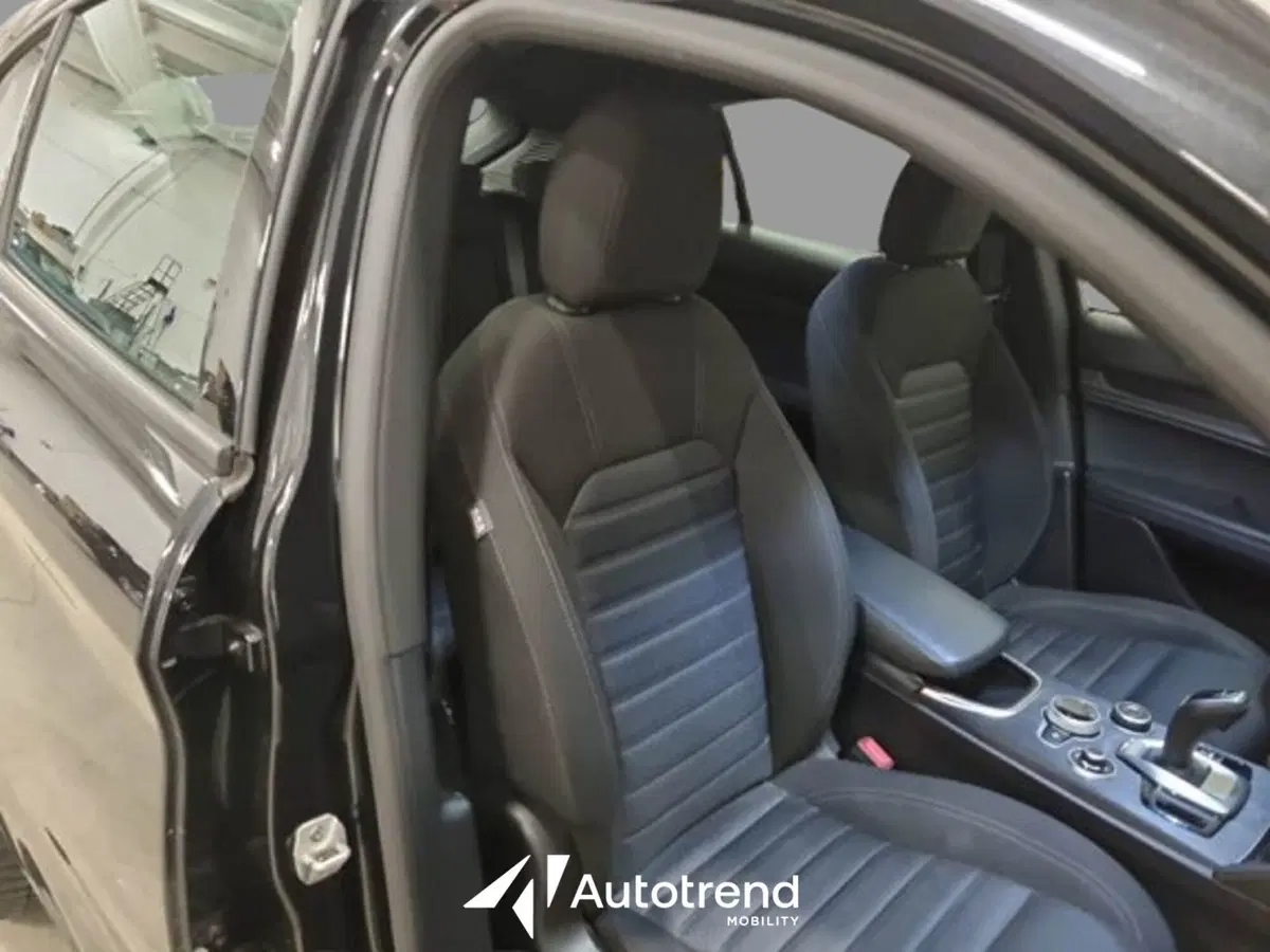 Alfa Romeo Stelvio usata a Bari (15)