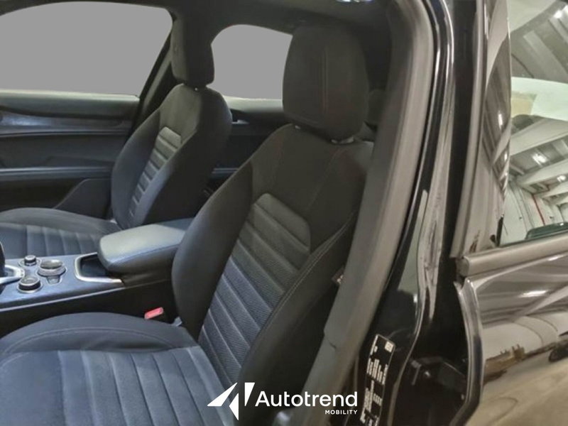 Alfa Romeo Stelvio usata a Bari (5)
