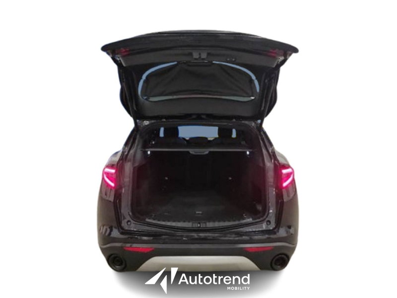 Alfa Romeo Stelvio usata a Bari (9)