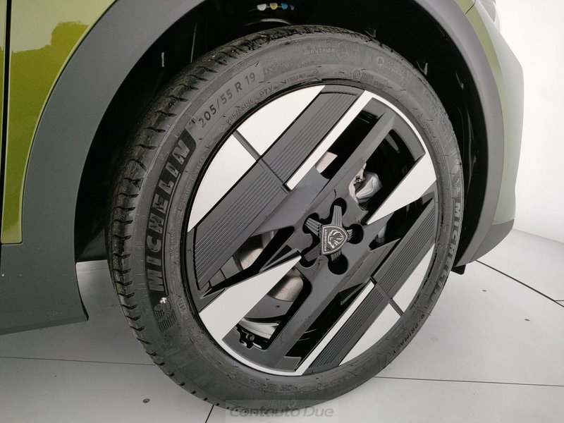 Peugeot 408 nuova a Caserta (9)
