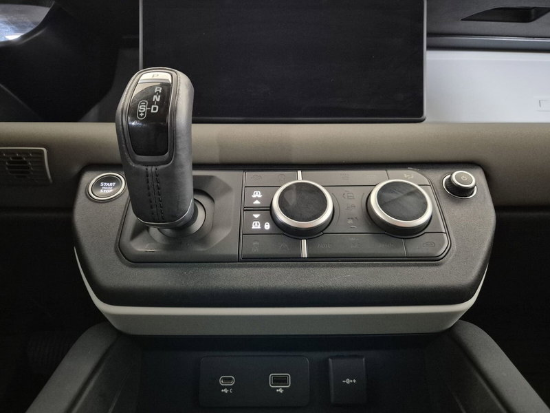 Land Rover Defender usata a Torino (11)