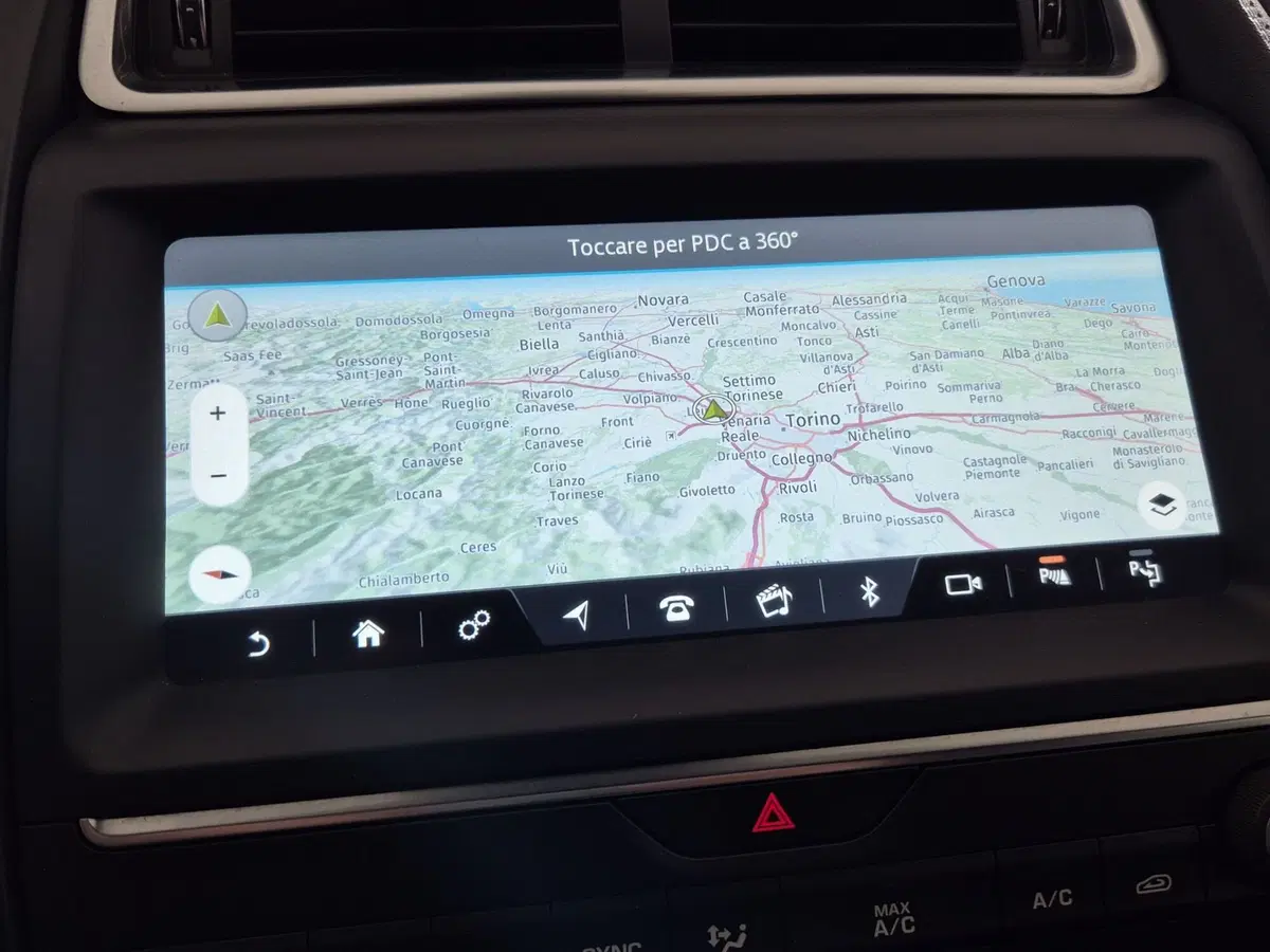 Jaguar E-Pace usata a Torino (12)