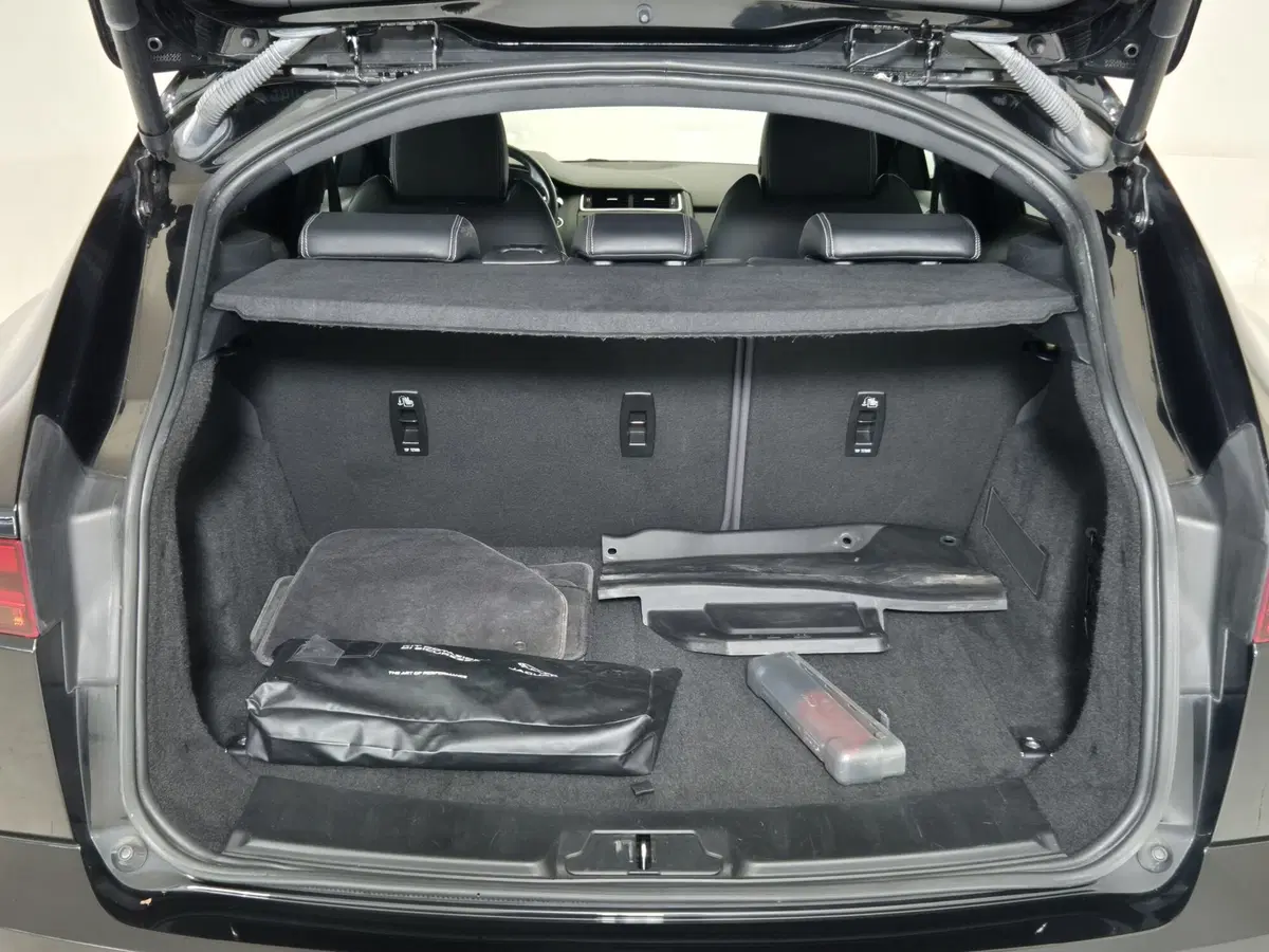 Jaguar E-Pace usata a Torino (13)
