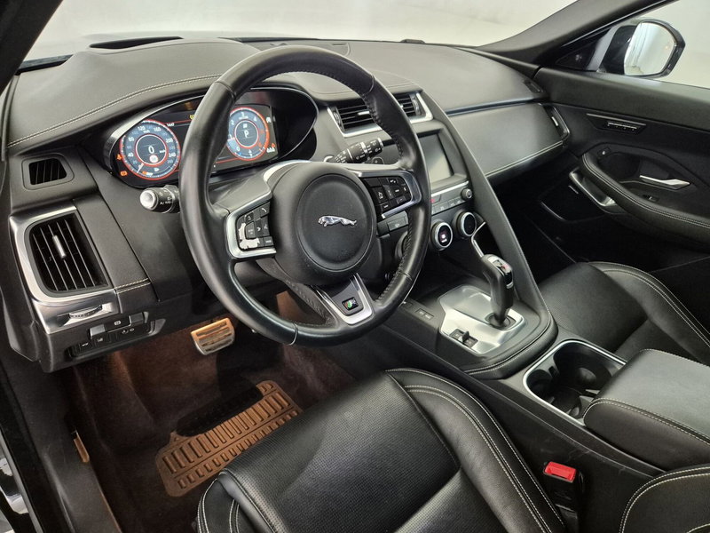 Jaguar E-Pace usata a Torino (17)