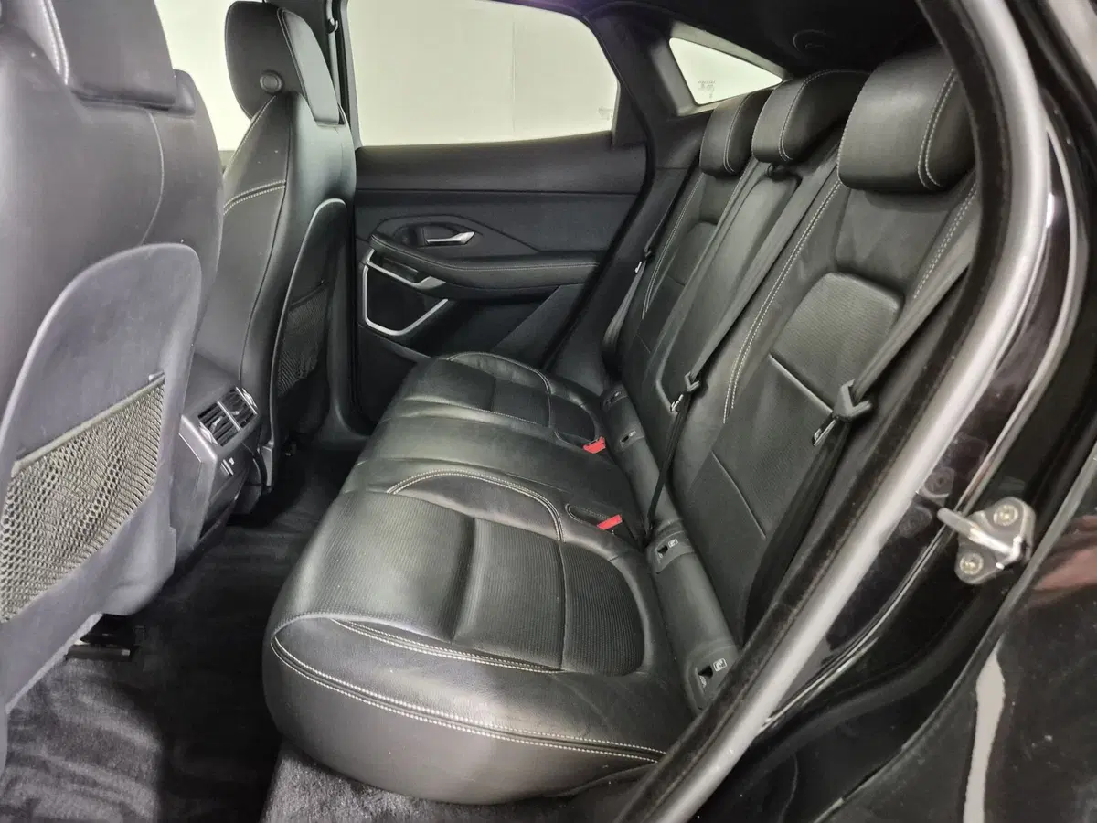 Jaguar E-Pace usata a Torino (3)