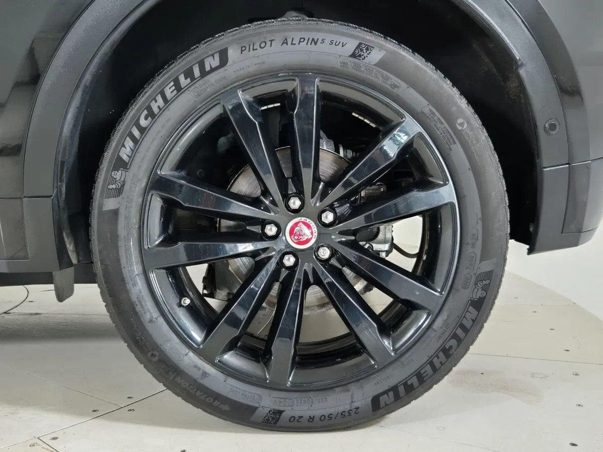 Jaguar E-Pace usata a Torino (9)