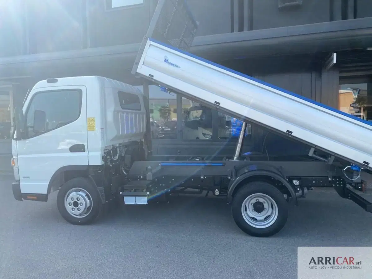 Mitsubishi Fuso Canter (4ª serie) nuova a Bergamo (8)