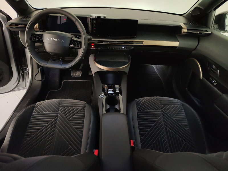 Lancia Ypsilon usata a Caserta (16)