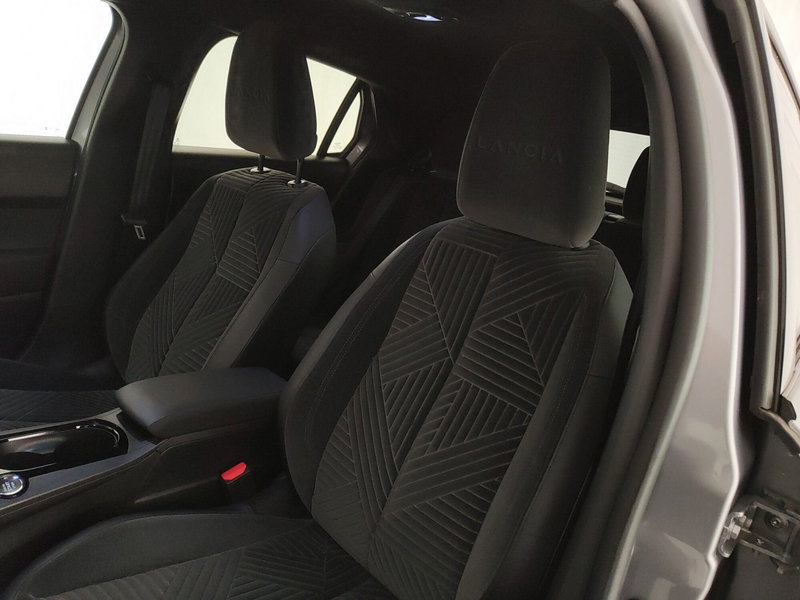 Lancia Ypsilon usata a Caserta (18)