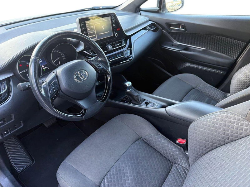 Toyota Toyota C-HR usata a Catania (6)