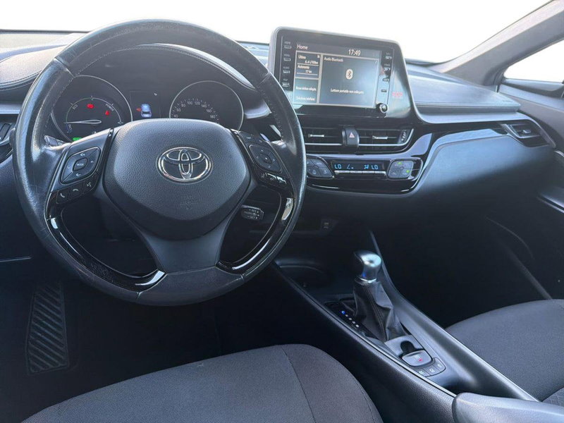 Toyota Toyota C-HR usata a Catania (7)