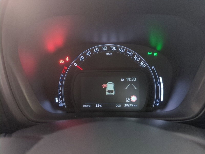 Toyota Aygo X usata a Milano (13)