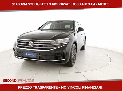 Volkswagen Touareg 3.0 V6 tsi ehybrid Elegance 381cv auto del 2024 usata a Paglieta