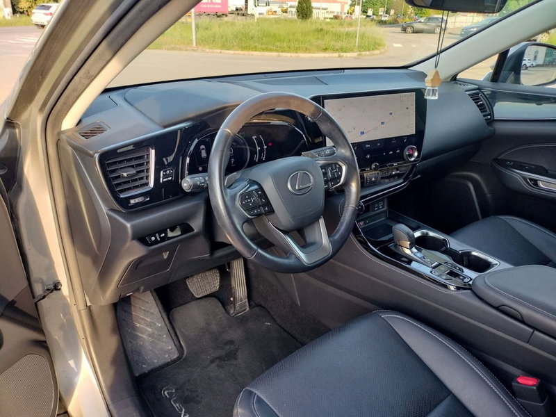 Lexus NX usata a Modena (9)