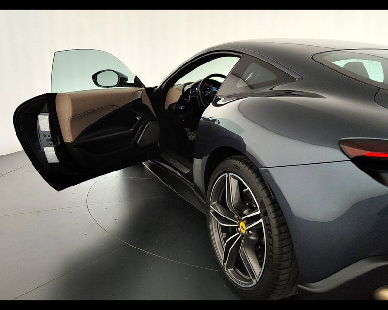 Ferrari Roma Spider usata a Verona (14)